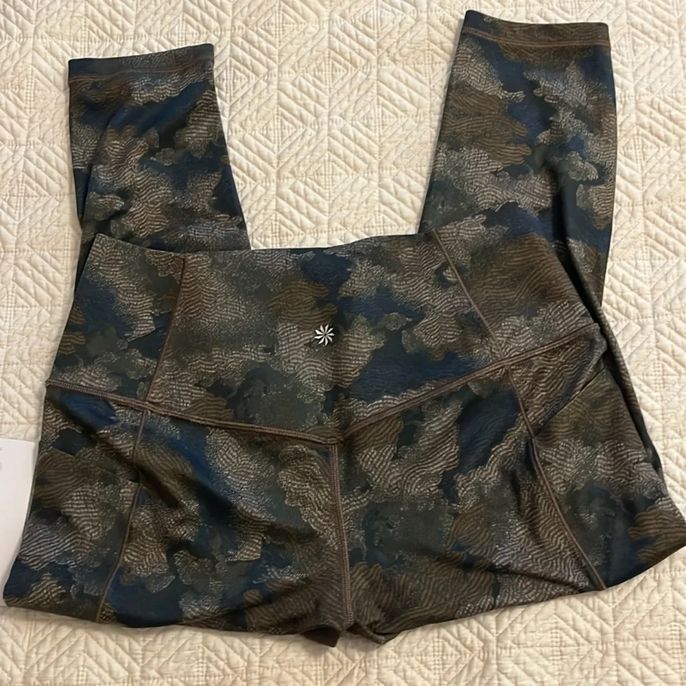 Athleta Salutation Stash 7/8 Tights. Size LP. NWT - Picture 3 of 4
